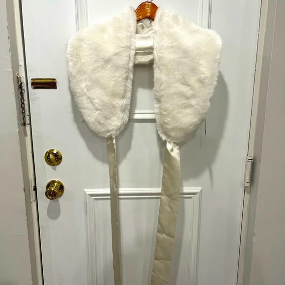 David's Bridal Accessories - David’s Bridal Ivory Stole